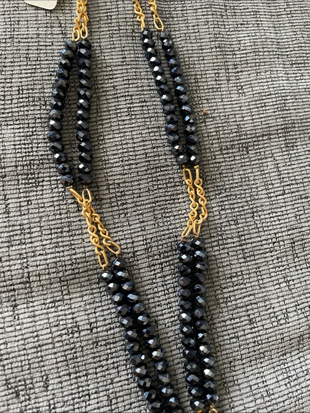 Vintage handcrafted gold and dark navy beaded necklace with leaf pendants - Picture 7 of 7